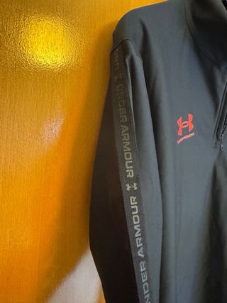 Camisola Under Armour Preta e Vermelha