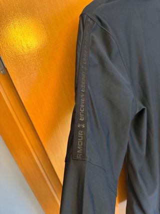 Camisola Under Armour Preta e Vermelha