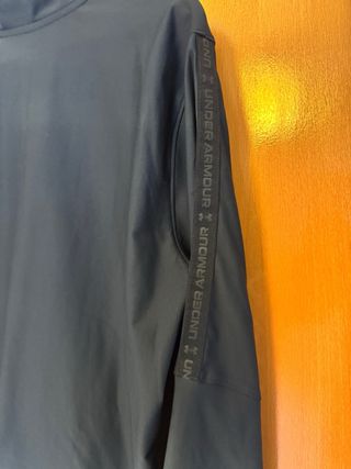 Camisola Under Armour Preta e Vermelha