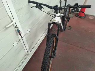 Berria Mako Hybrid GT 7 Talla L Muy buen estado