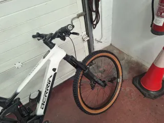 Berria Mako Hybrid GT 7 Talla L Muy buen estado