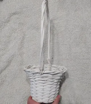 Cesta mimbre redonda pequeña con asa