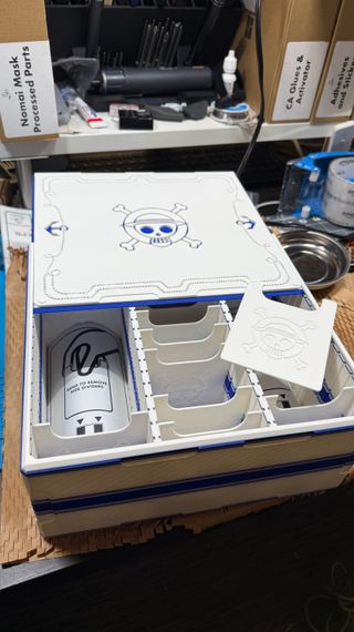 Caja One Piece premium para 900 cartas TCG.