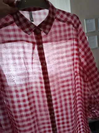 Camisa cuadros roja y blanca Stradivarius Talla 46