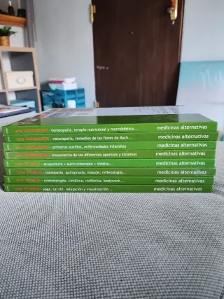Colección de libros sobre medicina alternativa