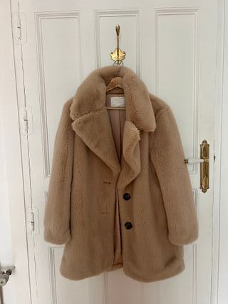 Abrigo pelo sintético beige Zara Talla S