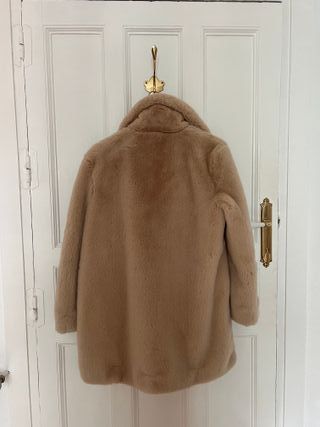 Abrigo pelo sintético beige Zara Talla S