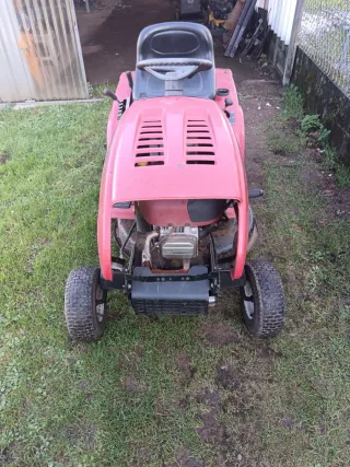 Tractor cortacésped MTD rojo