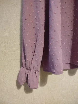 Blusa morada con motas