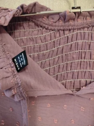 Blusa morada con motas