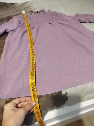 Blusa morada con motas