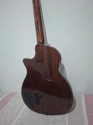 Guitarra electroacústica Harley Benton Nylon.