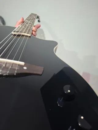 Guitarra electroacústica Harley Benton Nylon.
