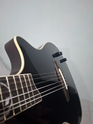 Guitarra electroacústica Harley Benton Nylon.