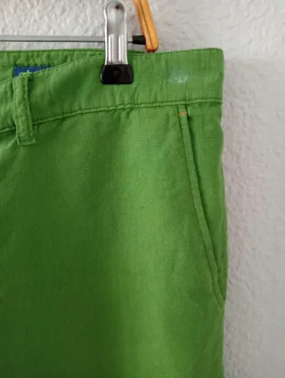 Pantalón corto de la marca "LCDN" verde Talla 48.