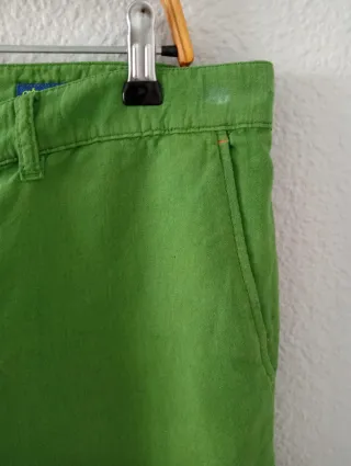 Pantalón corto de la marca "LCDN" verde Talla 48.