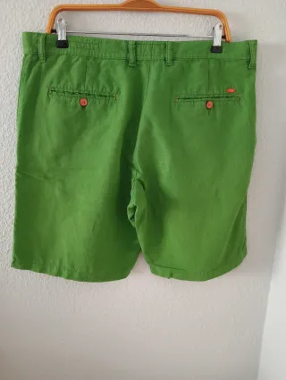 Pantalón corto de la marca "LCDN" verde Talla 48.