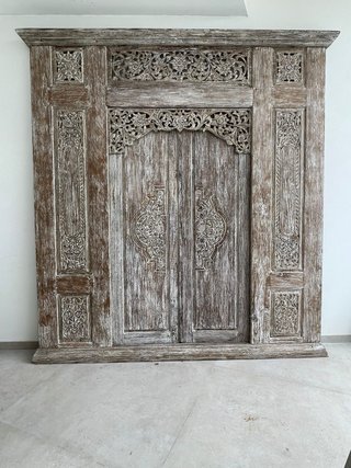 Puerta antigua tallada madera