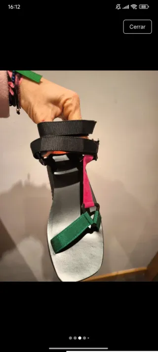 Sandalias de plataforma con tiras de colores