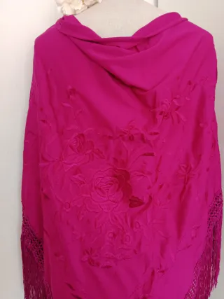 Mantoncillo bordado buganvilla