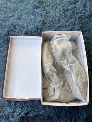 Sandalias doradas elegantes