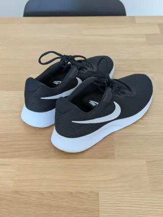 Nike Tanjun