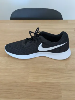 Nike Tanjun
