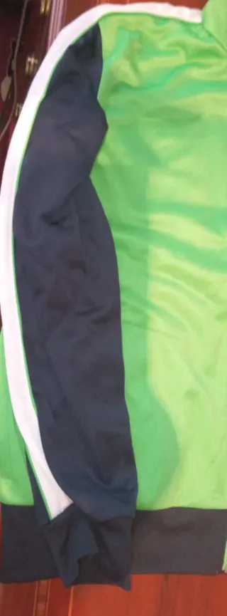 Chaqueta Domyos verde y blanca