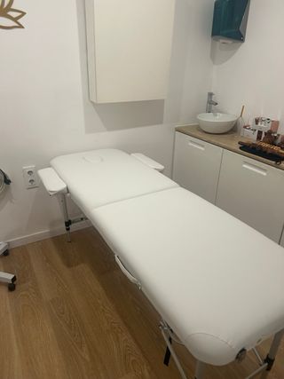 Camilla de masaje nueva a estrenar, blanca plegabl