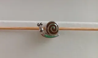 Charm Caracol Plata y Marrón