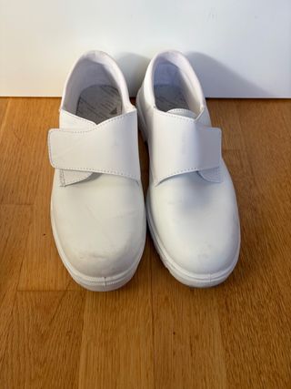 Zuecos blancos unisex con velcro