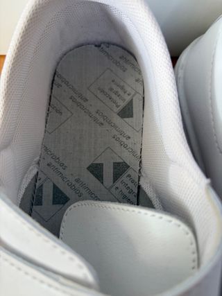 Zuecos blancos unisex con velcro