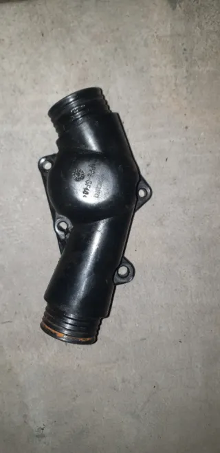 Carcasa Termostato BMW 325i M50