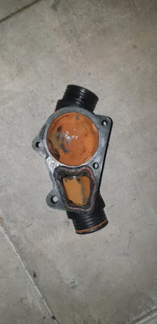 Carcasa Termostato BMW 325i M50