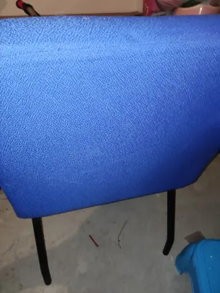 Silla de oficina y dormitorio azul