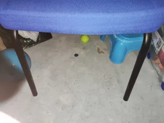 Silla de oficina y dormitorio azul