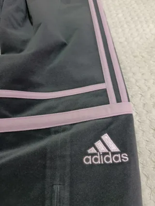 Pantalón Adidas Challenger Gris y Rosa