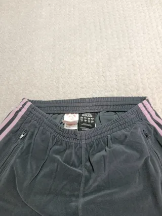 Pantalón Adidas Challenger Gris y Rosa