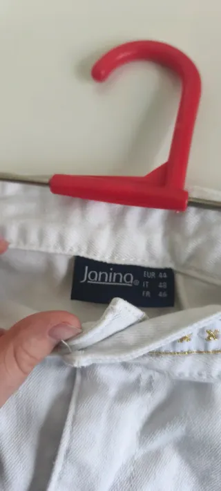 Vaqueros blancos capri con bordado