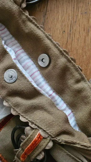 Bolso de tela beige y marrón