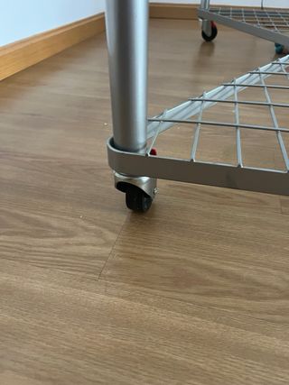 Mesa comedor cristal y metal con ruedas