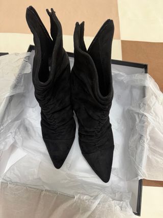 Stivaletti neri in camoscio