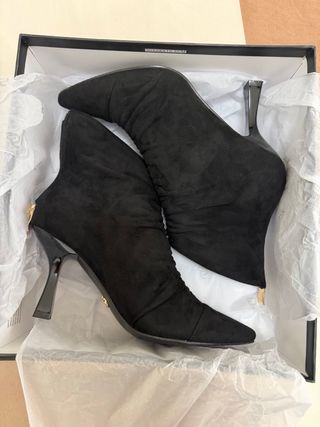 Stivaletti neri in camoscio