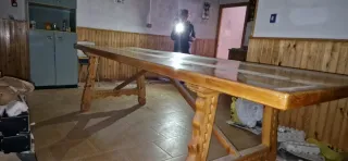 Mesa de bodega de madera rústica, 4 bancas,