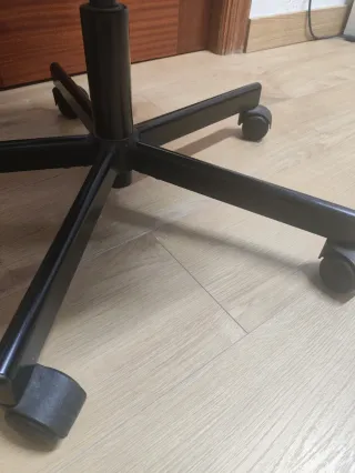 Silla de escritorio giratoria negra