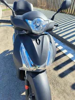 Honda SH 125i Scooter Negra