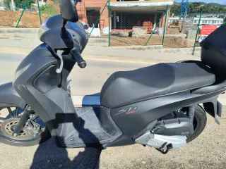 Honda SH 125i Scooter Negra