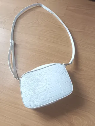 Bolso blanco Stradivarius efecto piel
