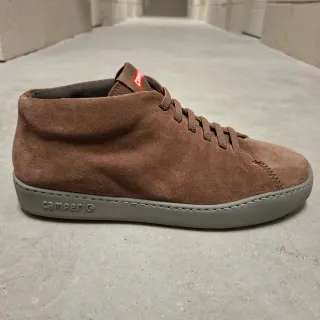 Botín Camper Marrón con Cordón Elástico