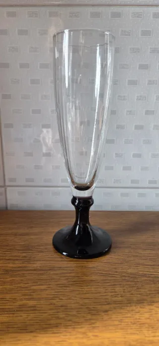 Calice flute in vetro nero e trasparente